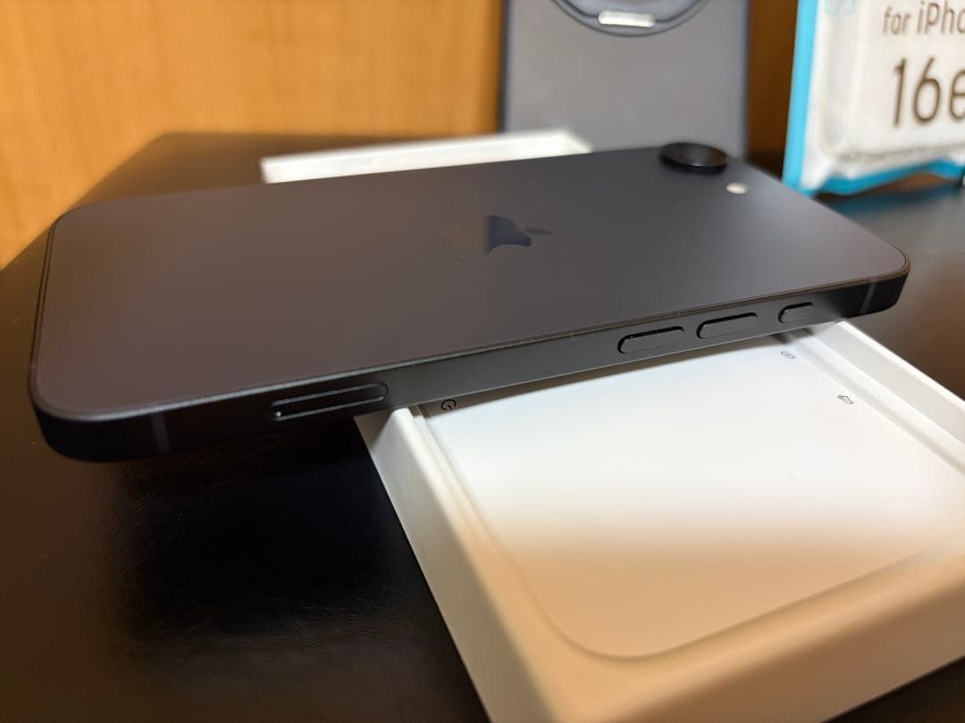美品 iPhone16e 256GB 黒 ブラック ケース付き BT100%