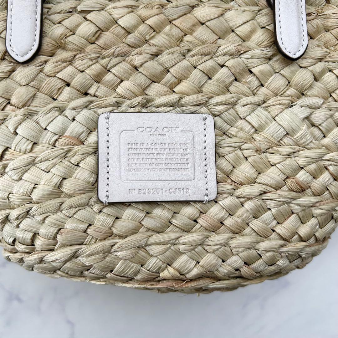 人気カラー✨COACH コーチ ストロー かごバッグ ベージュ ロゴチャーム付