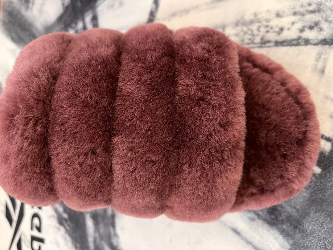 くろUGGアグフラットフライヤーサンダル