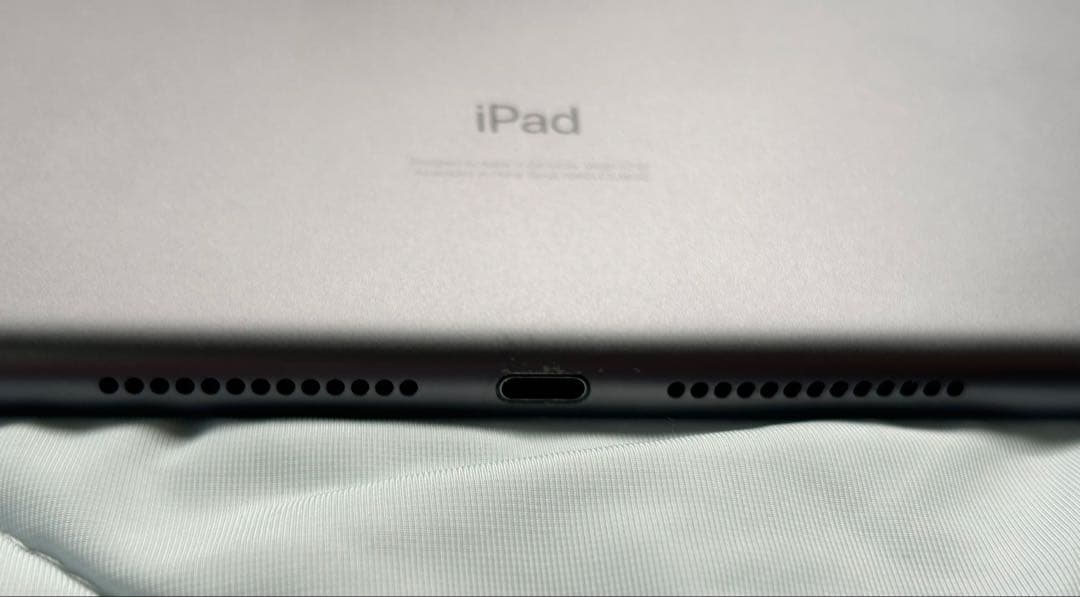 【即日発送！】Apple iPad (第７世代) Wi-Fi 128GB+付属品