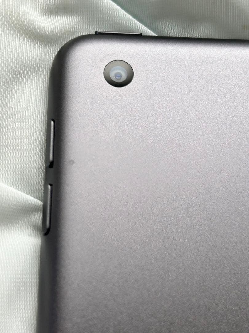 【即日発送！】Apple iPad (第７世代) Wi-Fi 128GB+付属品