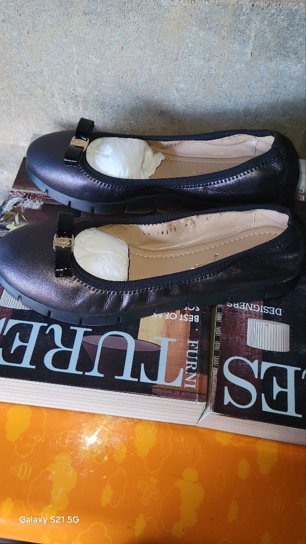 ひ*じ様 フェラガモ　MY　SPORTY　ヴァラリボン付きフラットシューズ