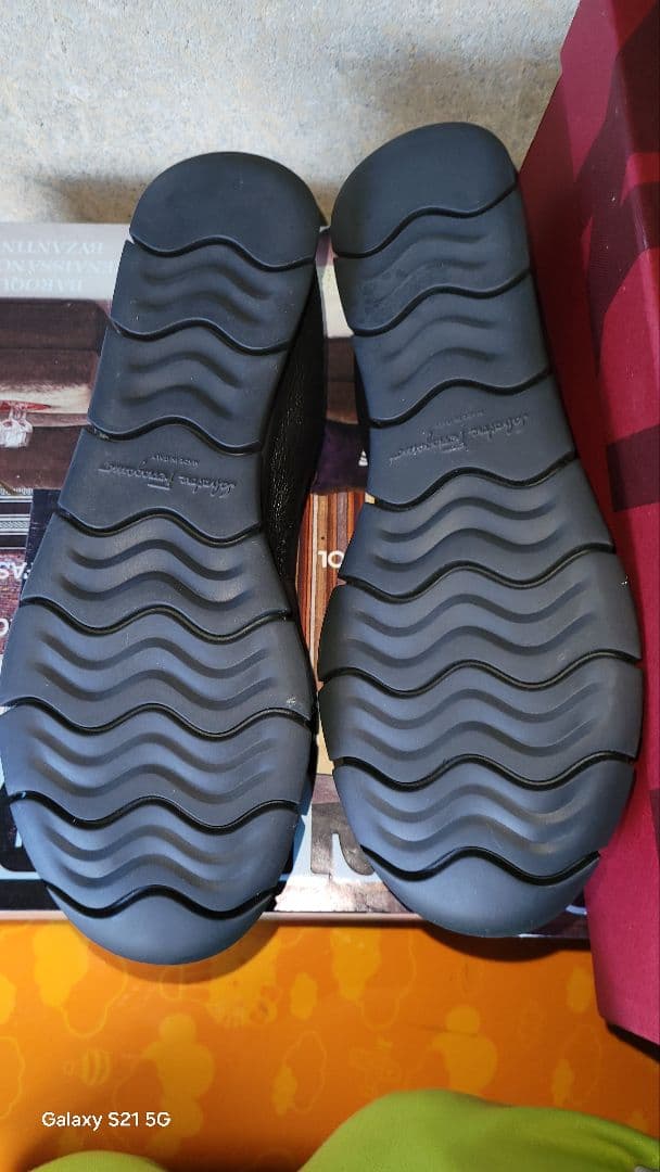 ひ*じ様 フェラガモ　MY　SPORTY　ヴァラリボン付きフラットシューズ