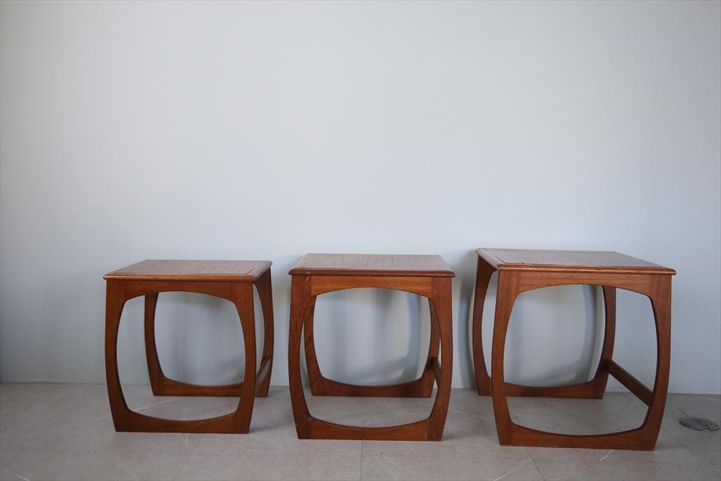 英国アンティークSUNELM製チークネストテーブル3台サイドテーブル92-125