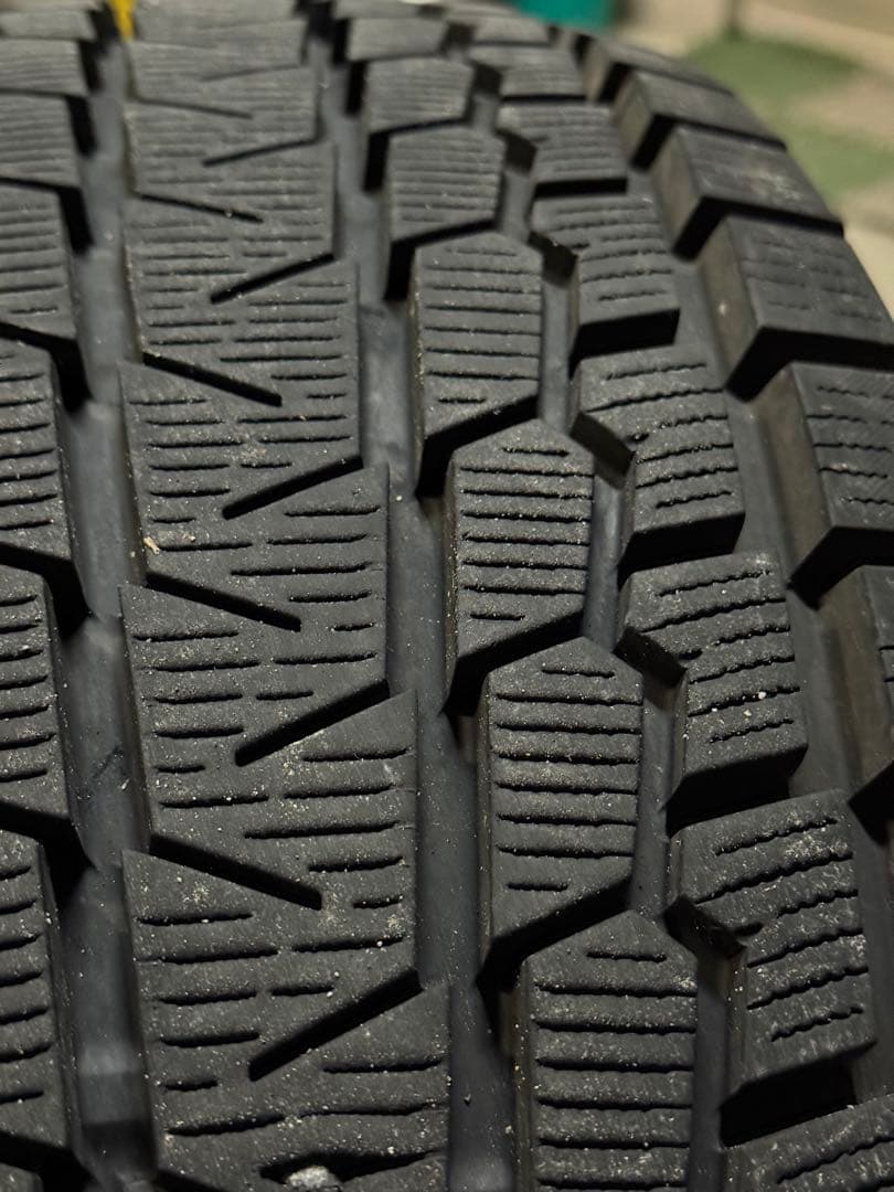 ランクル70スタッドレスタイヤLT285/75R16ホイール付き４本セット