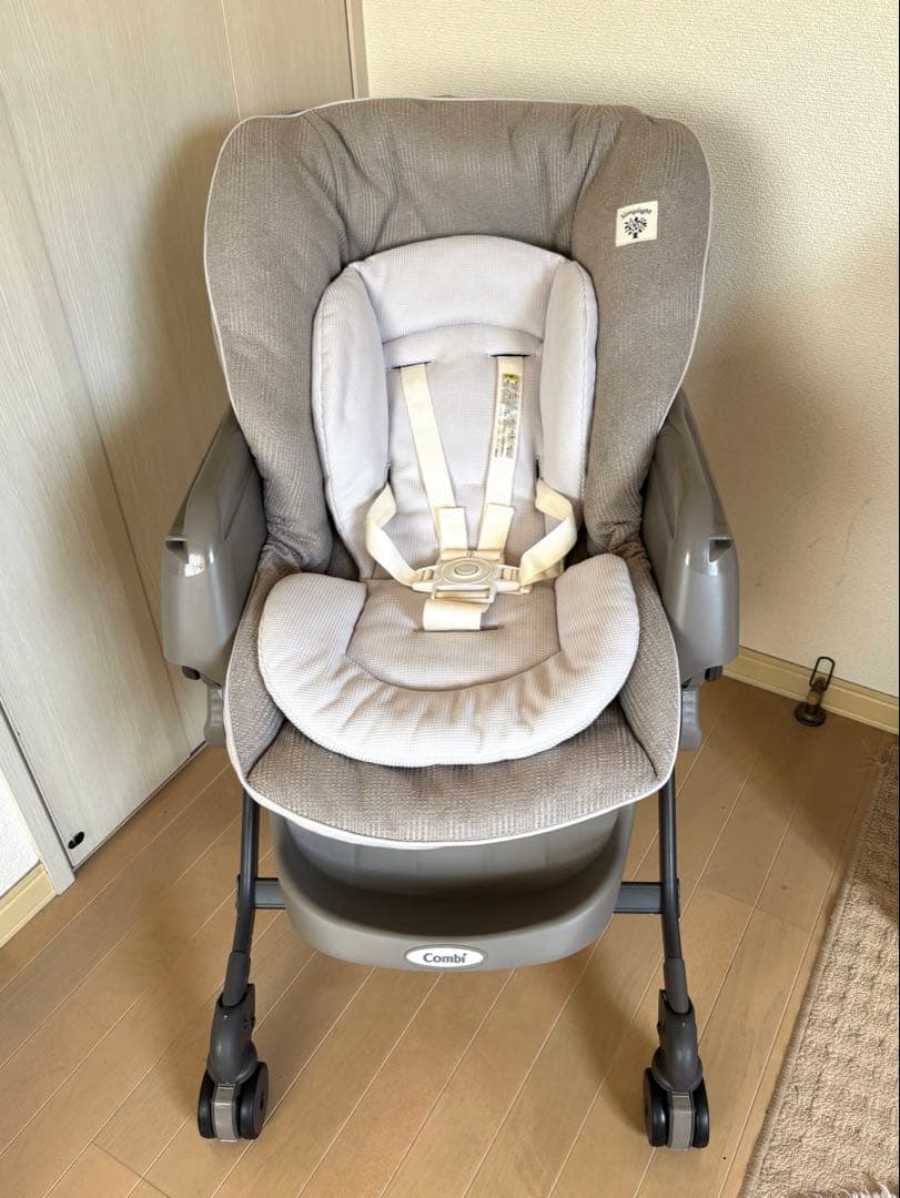 Combi ネムリラ 手動スウィング ハイローチェアー ランチトレー付き　箱付き