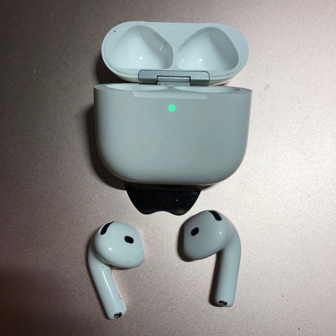 Apple AirPods 第4世代　アクティブノイズキャンセリングなし