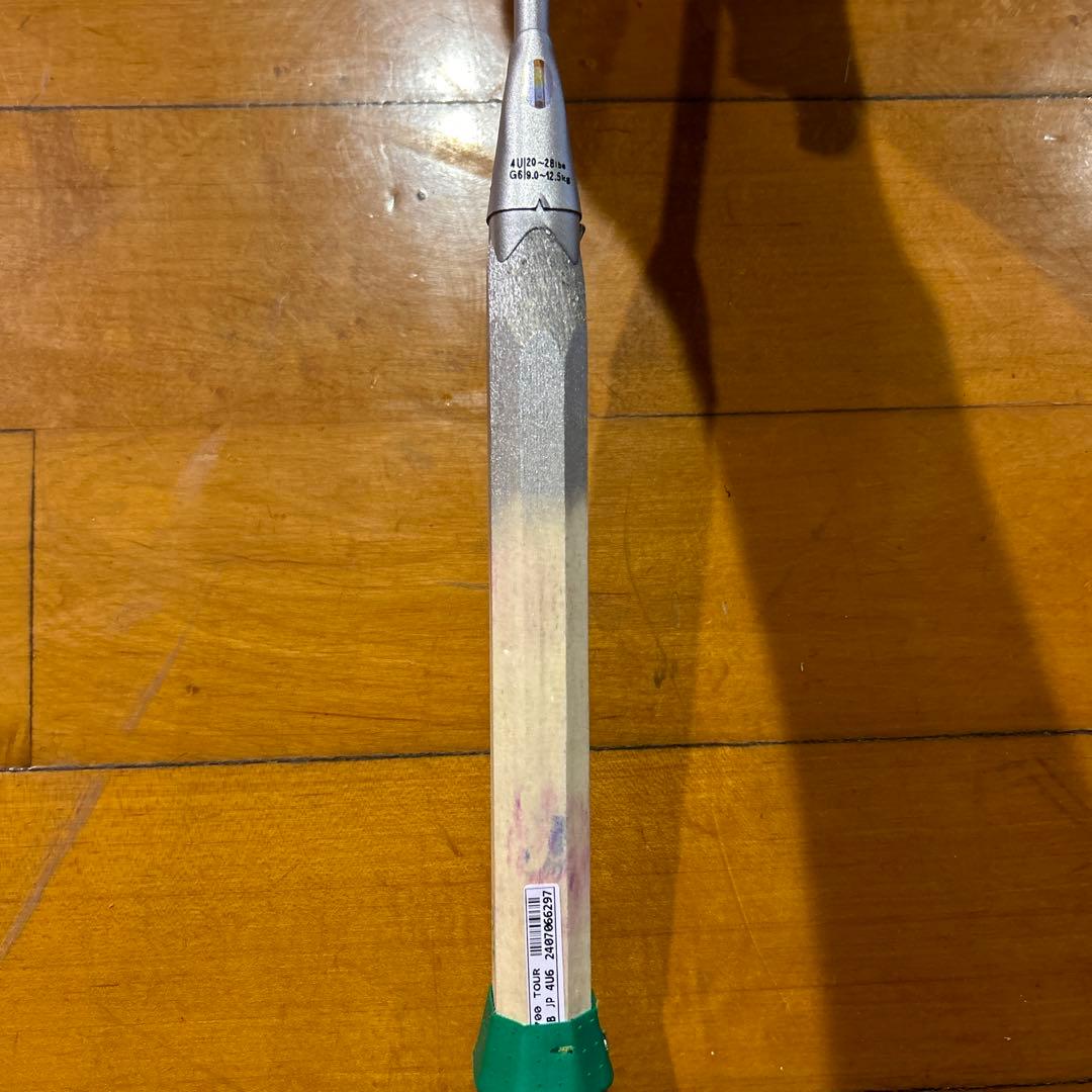 ヨネックス　ナノフレア700 ツアー　4U G6