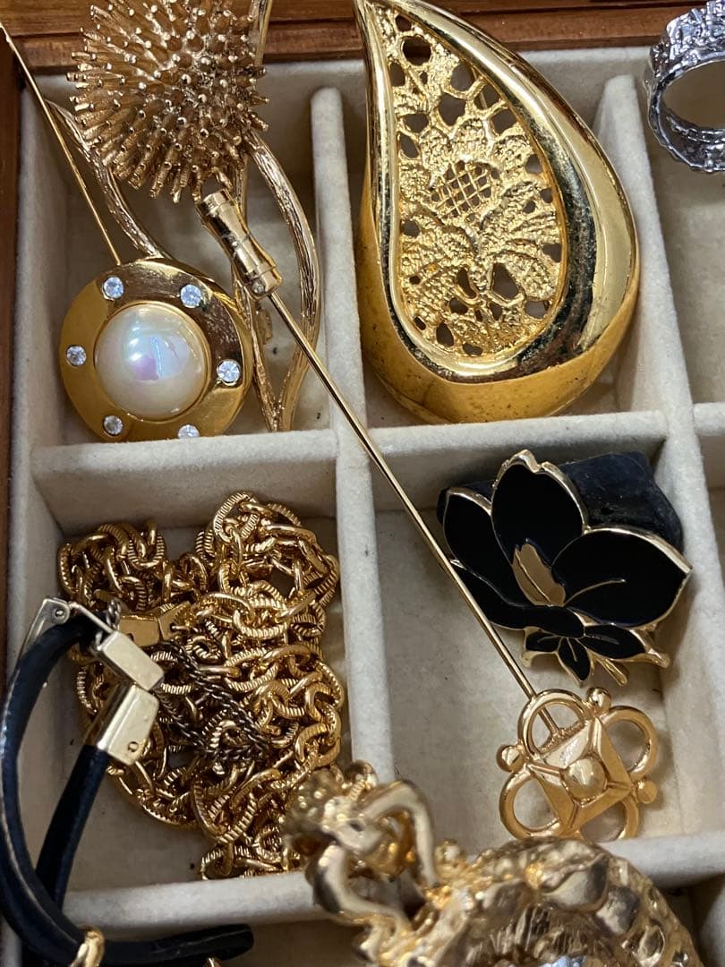 遺品整理 指輪 ネックレス イヤリング 腕時計　ブローチ カフス 金盃