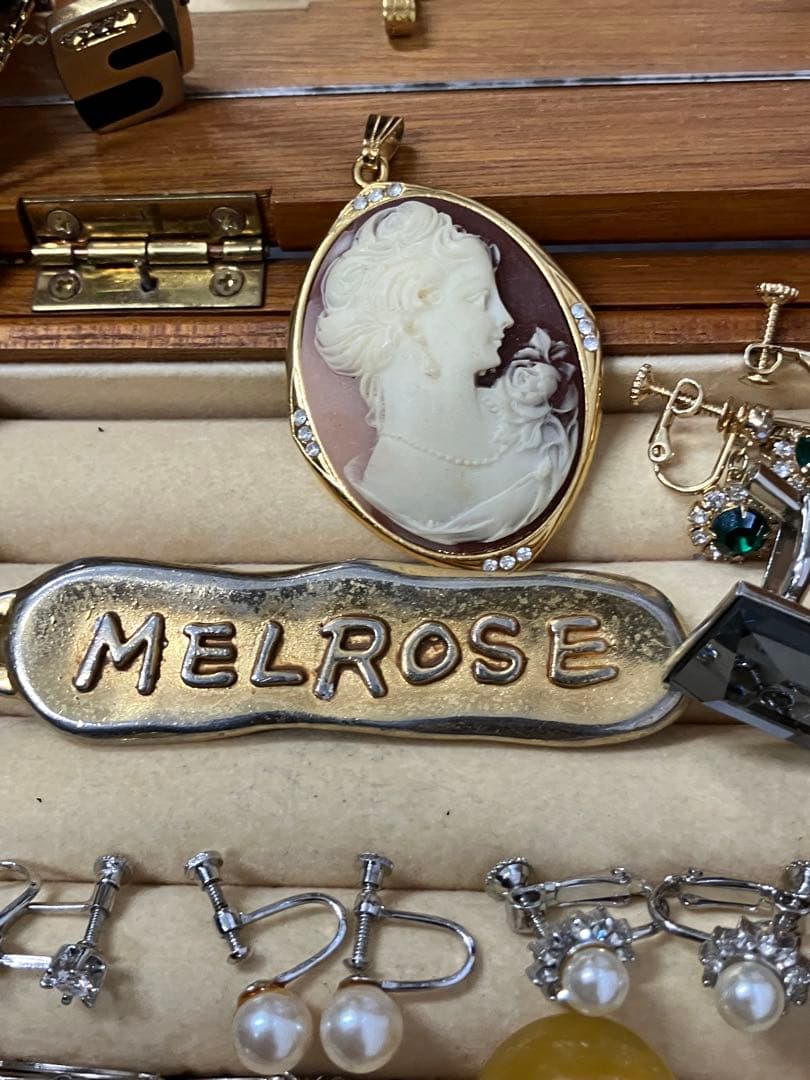 遺品整理 指輪 ネックレス イヤリング 腕時計　ブローチ カフス 金盃