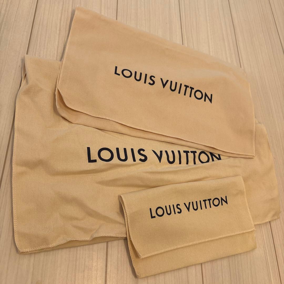 LOUIS VUITTON ボックスと布袋セット、リボンとメッセージカード付き