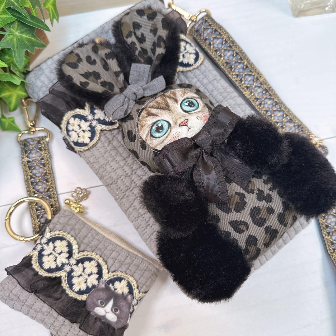 H*U様 ハンドメイド♡インド刺繍×ヌビザバ猫ブルーアイうさぎ着ぐるみサコッシュ