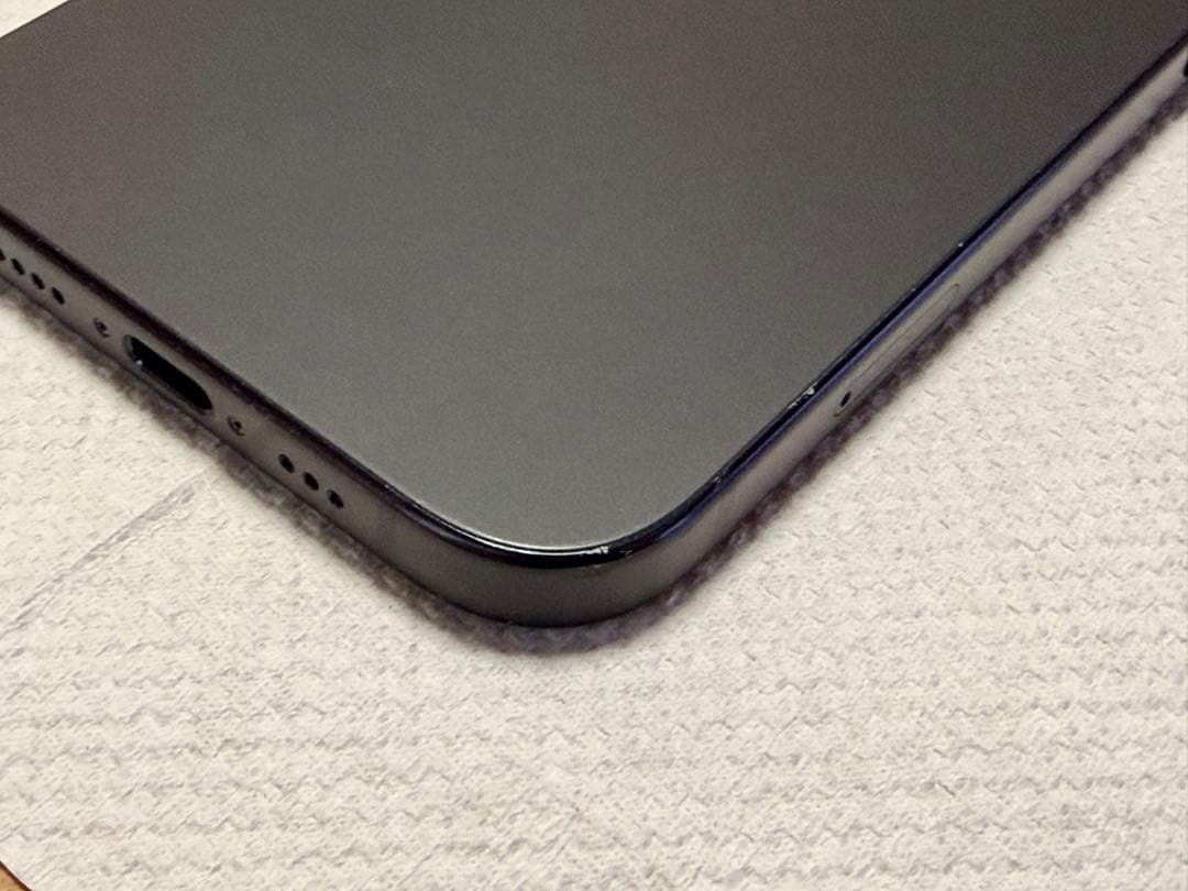 yuki　iPhone15 ブラック256GB カナダ版シャッター音なし