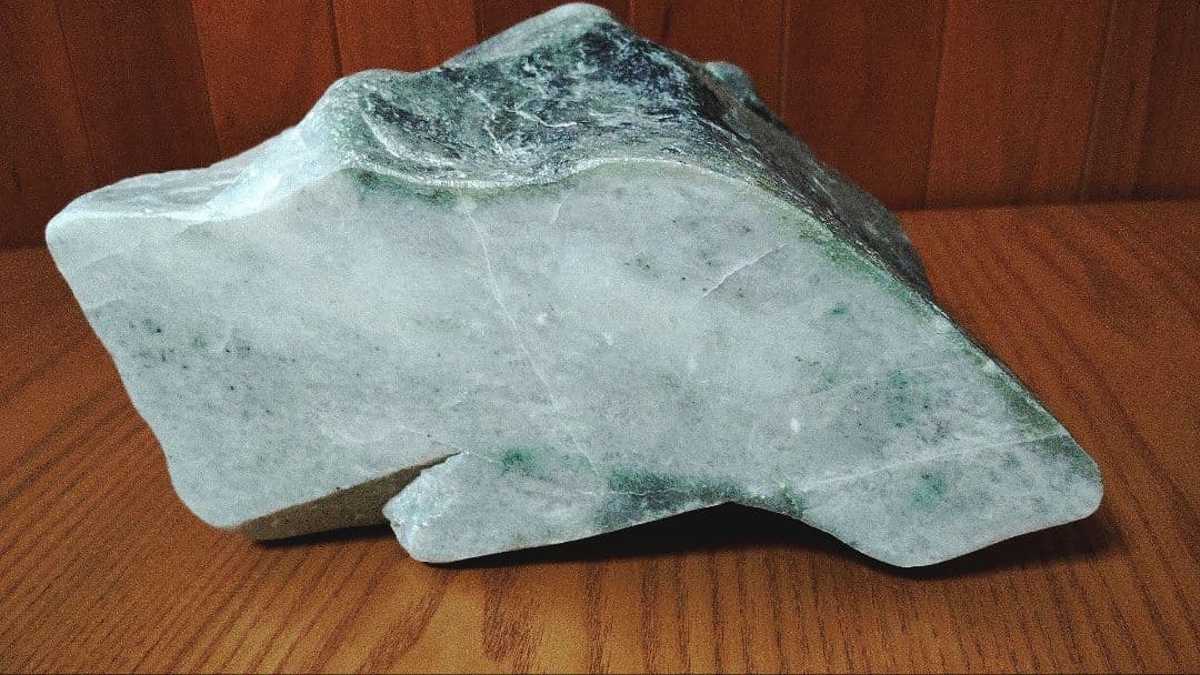 ★翡翠原石★糸魚川硬玉【小滝・転石・底カット】