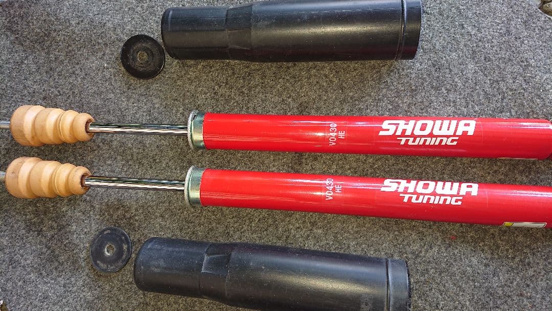 フィット GE8用 (リアのみ)SHOWA製ショックアブソーバー