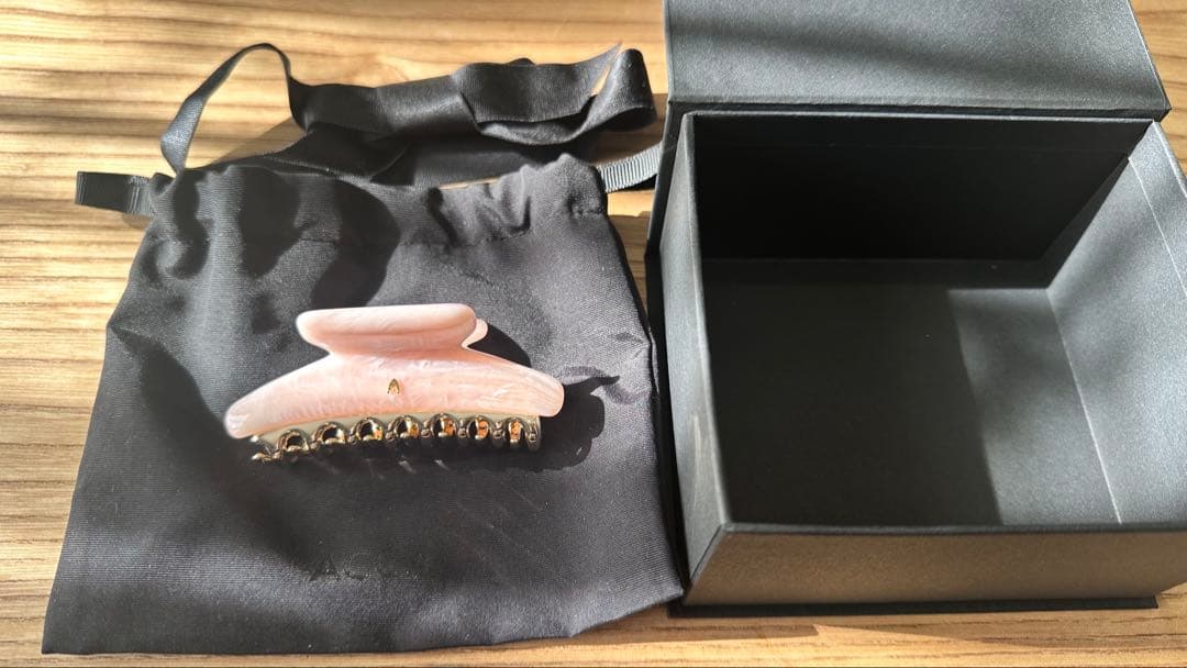 acca ヘアクリップ Mサイズ（専用ポーチ・箱付き）