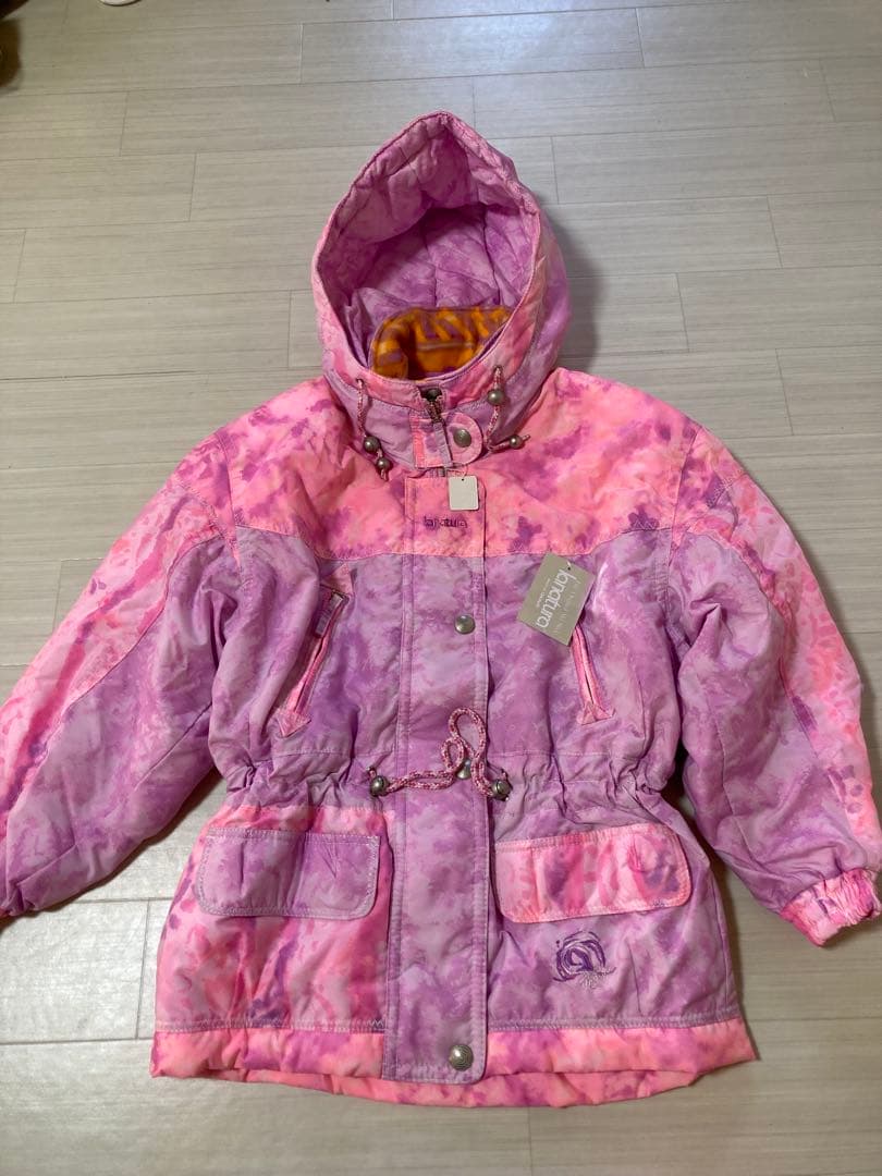 新品　ゴールドウイン　スキーウェア 女性用Mサイズ