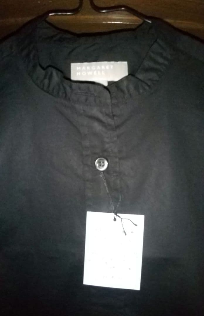 新品タグ付き マーガレット・ハウエル 黒ブラウス 綿１００%