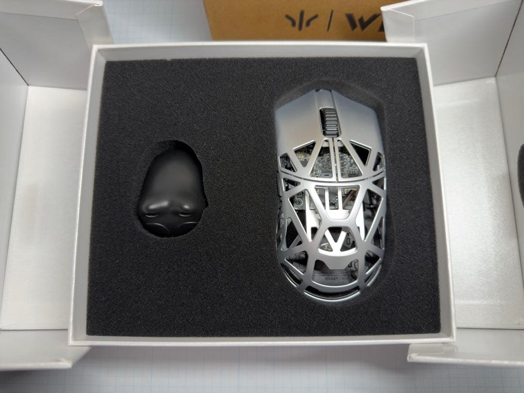WLMouse BEAST X Mini (マグネシウム合金/超軽量34g)