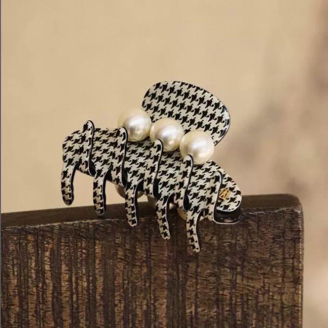 【新品未開封】alexandre de paris パール　クリップS 千鳥柄