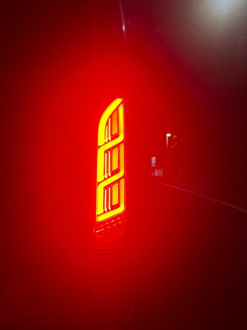 ハイエース200 LED 流れるテールランプ 左右新品