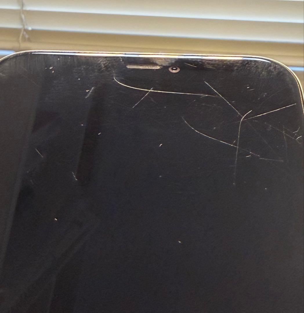 iPhone 11 ホワイト 本体 SIMフリー　64GB シャッター音なし