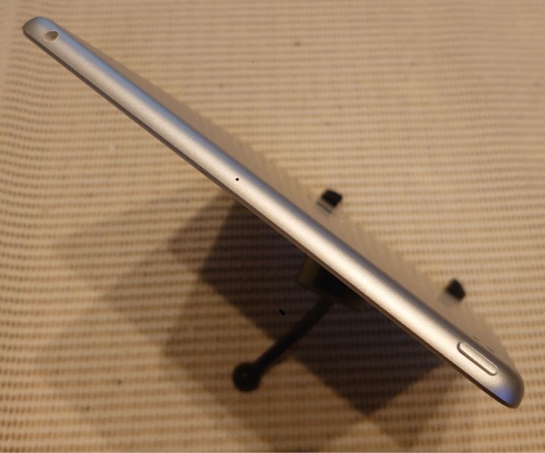 完動品iPad第6世代(A1893)本体128GBグレイ送料込YF010