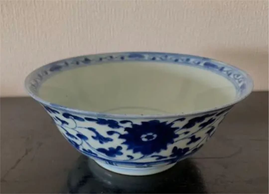 中国清時代青花纏枝蓮茶碗（大清乾隆年製）在銘　XG55-1