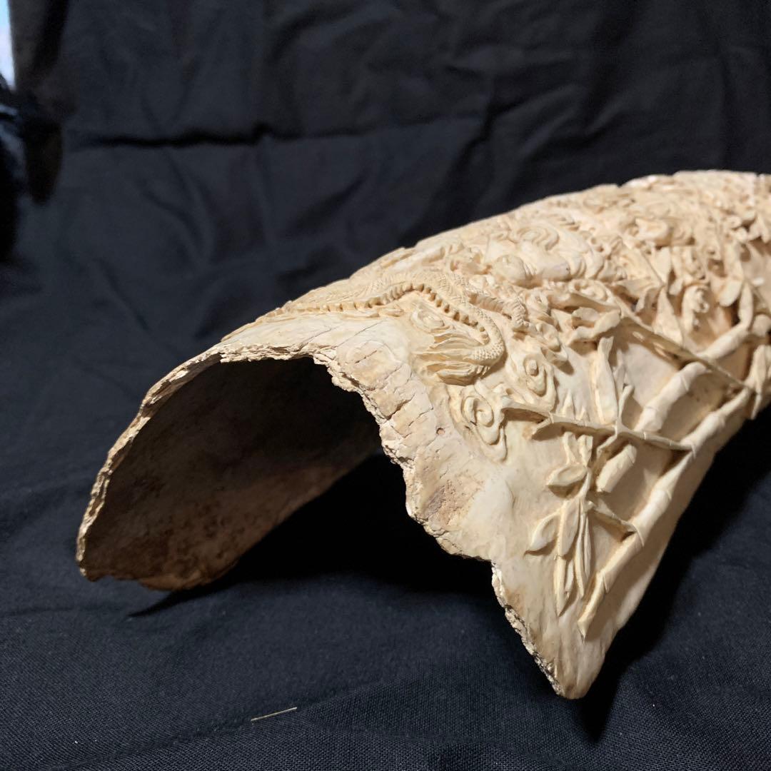 マンモスの牙の置物