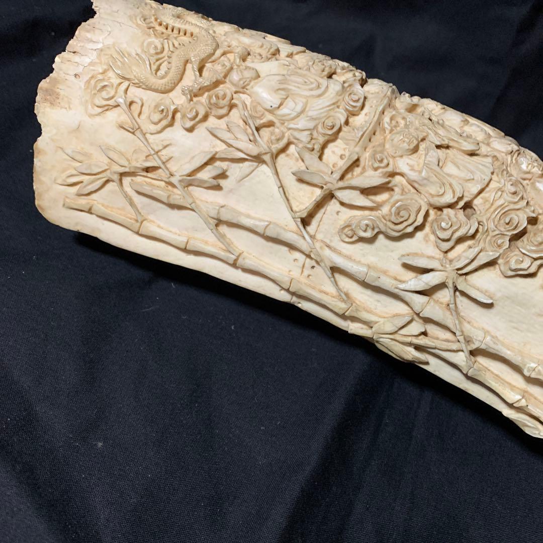 マンモスの牙の置物