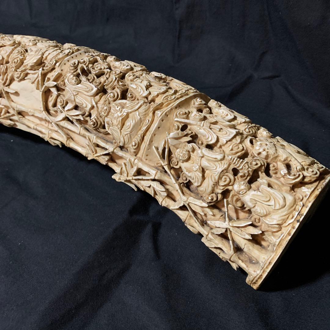 マンモスの牙の置物