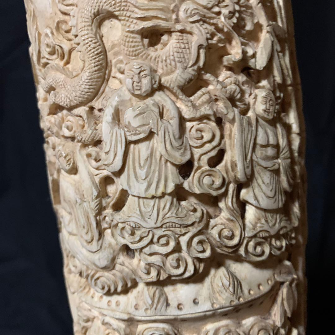 マンモスの牙の置物