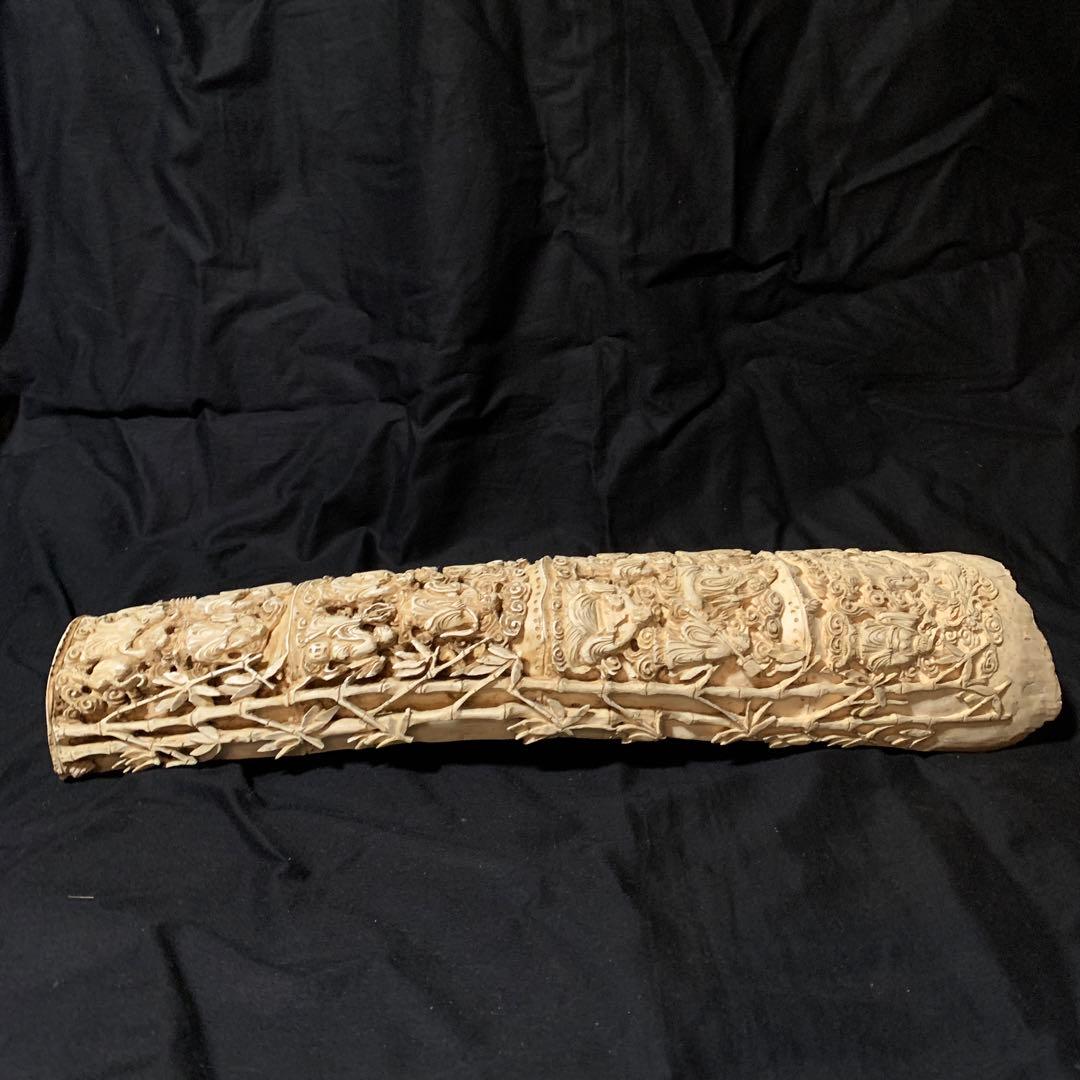 マンモスの牙の置物