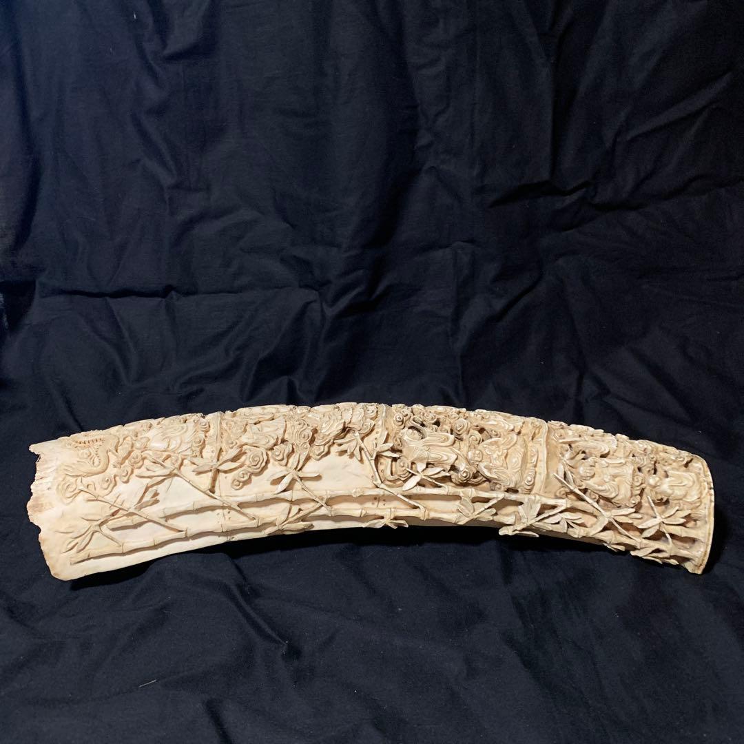 マンモスの牙の置物