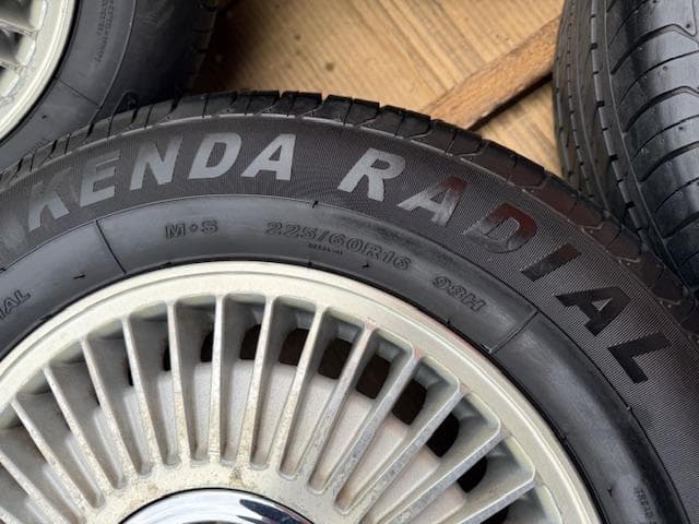 専用　希少!!トヨタ センチュリー 純正 キャップ付き 225/60R16