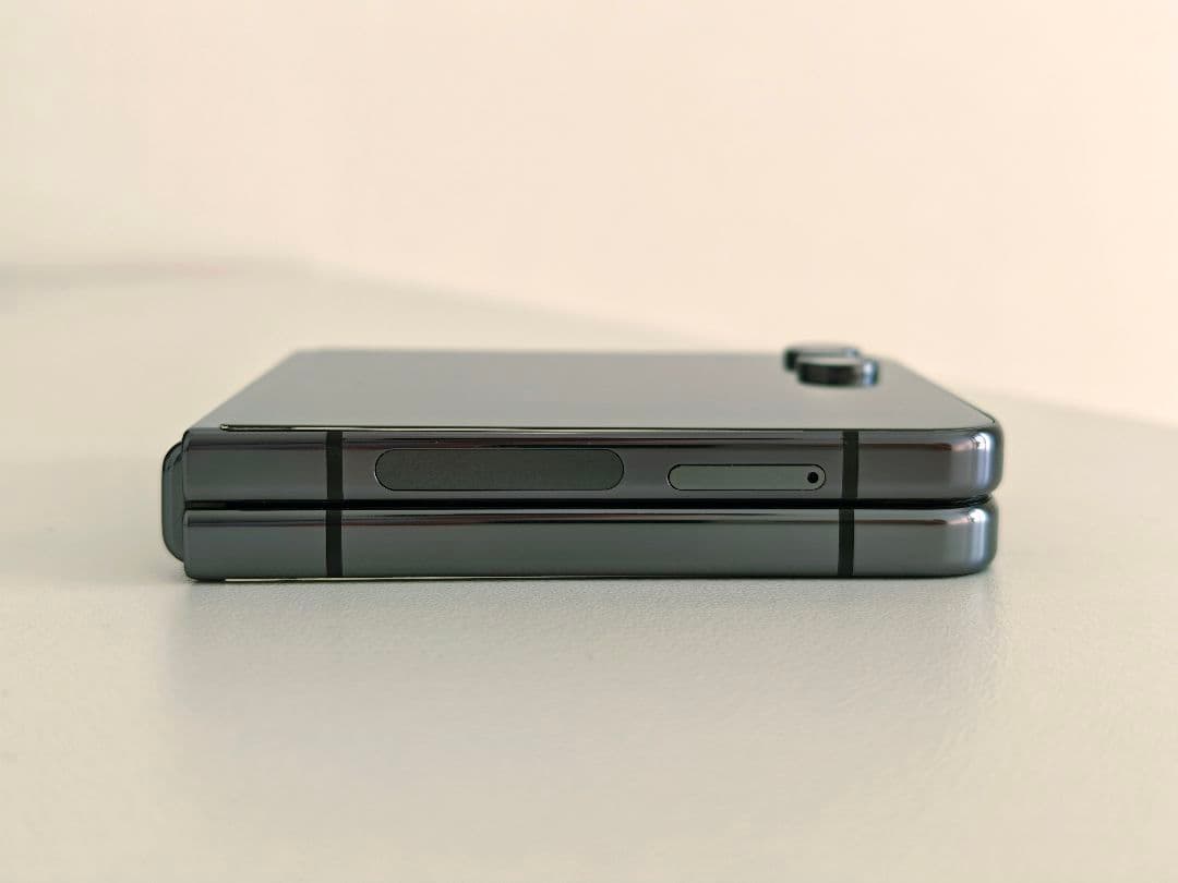 Galaxy Z Flip5 au版 256GB グラファイト SIMフリー