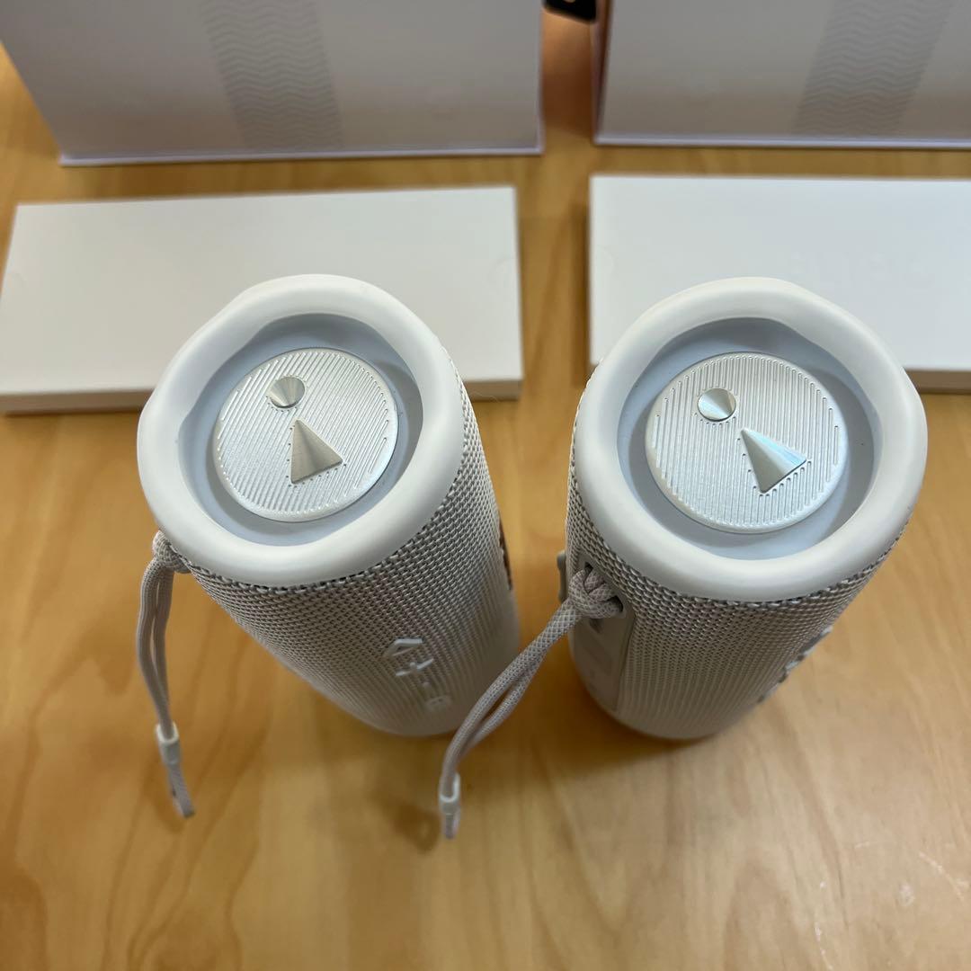 JBL FLIP6スピーカー 2個セットホワイト保証4年5ヶ月付き美品送料込み！