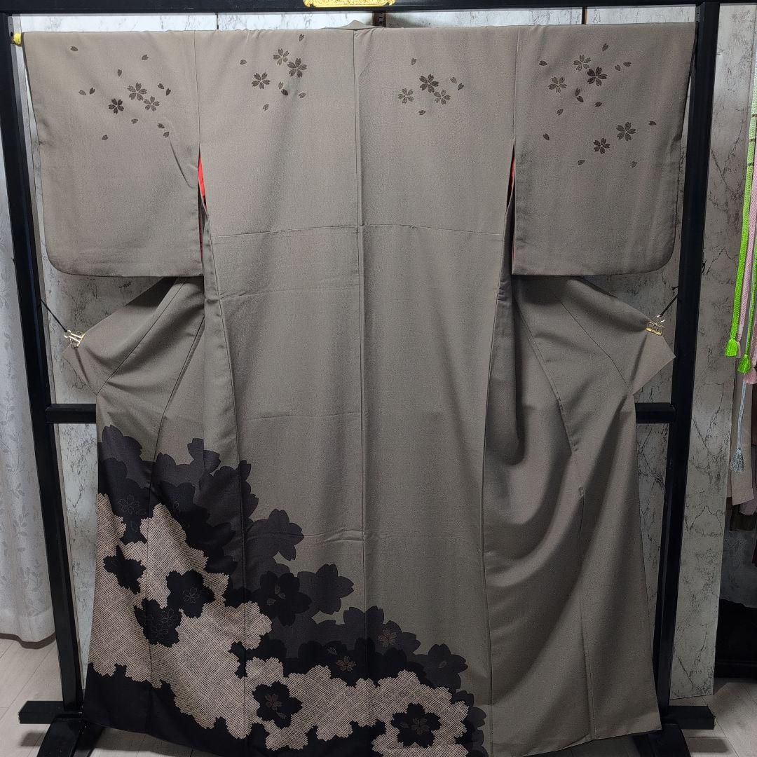 mamamaiii様 絹ポリ　付け下げ茶系　桜さく柄　美品　アッシュブラウン系