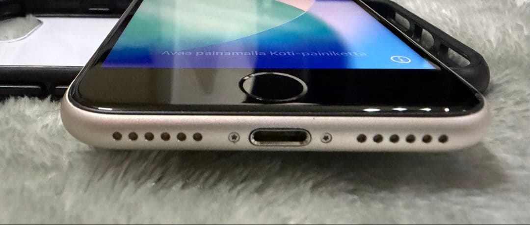 iPhone SE3 64GB スタートライト（整備済み品）SIMフリー