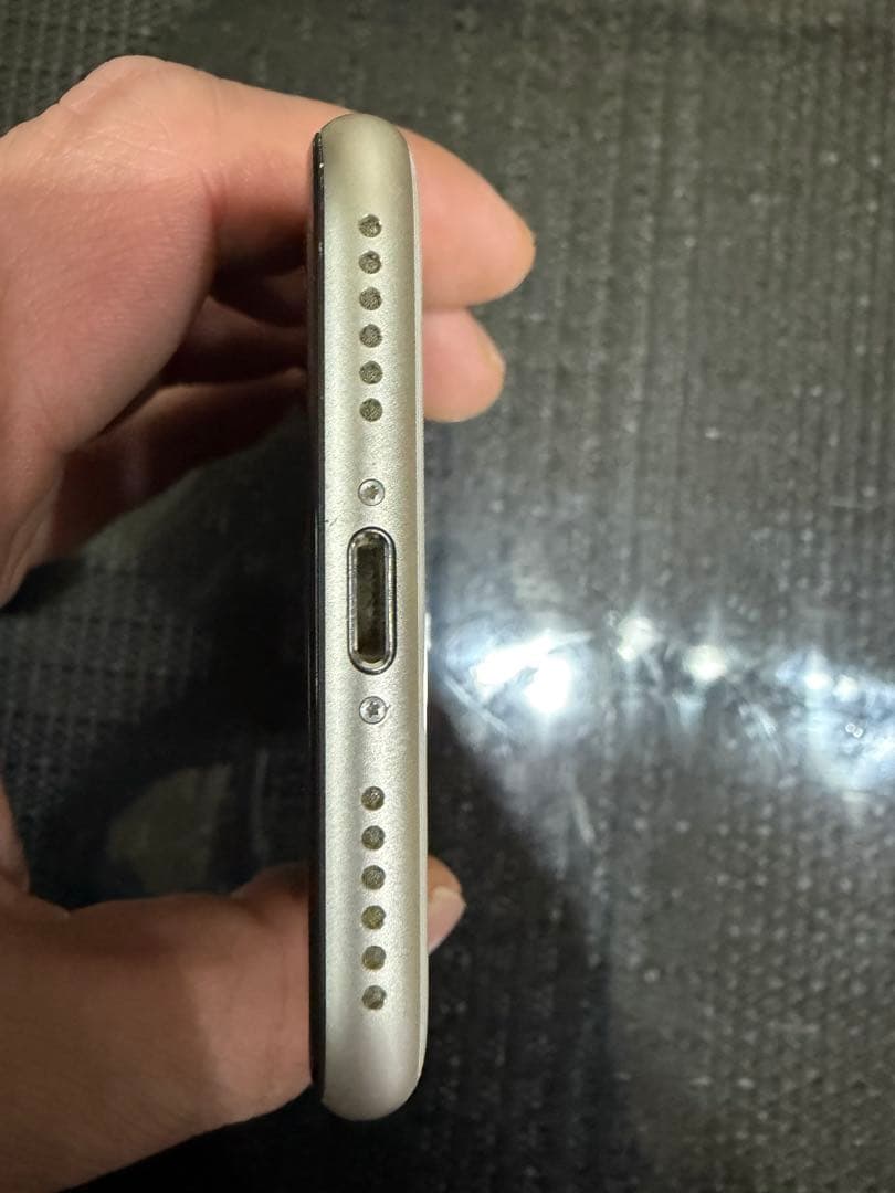 iPhone SE3 64GB スタートライト（整備済み品）SIMフリー