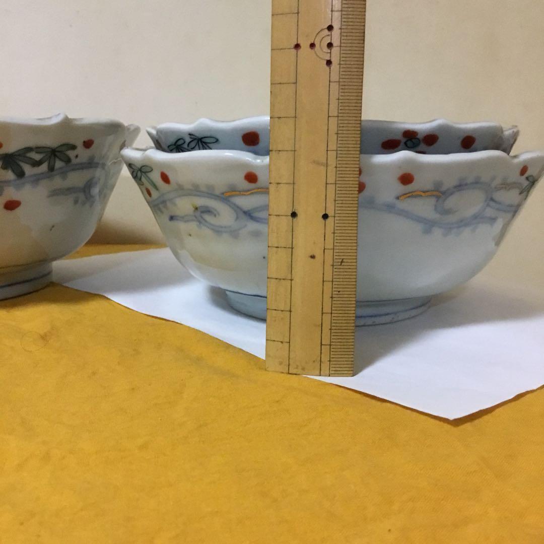 入れ子の色絵の鉢