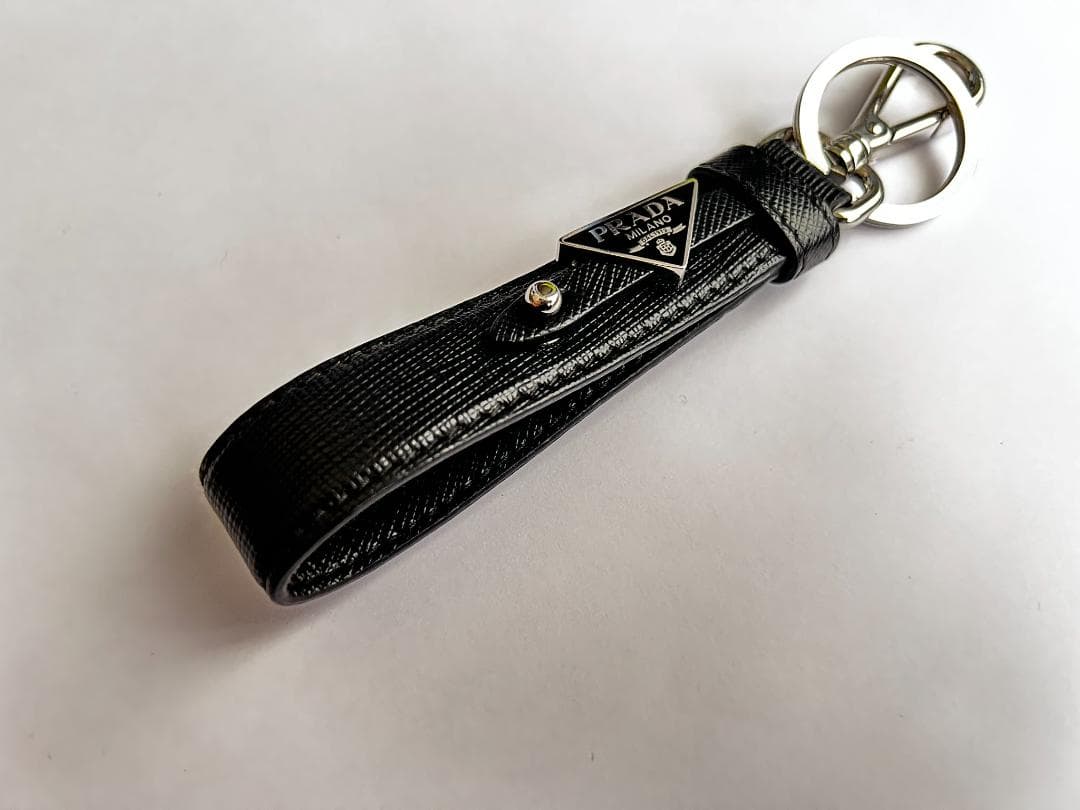 PRADA プラダ キーホルダー 三角ロゴ レザー ブラック