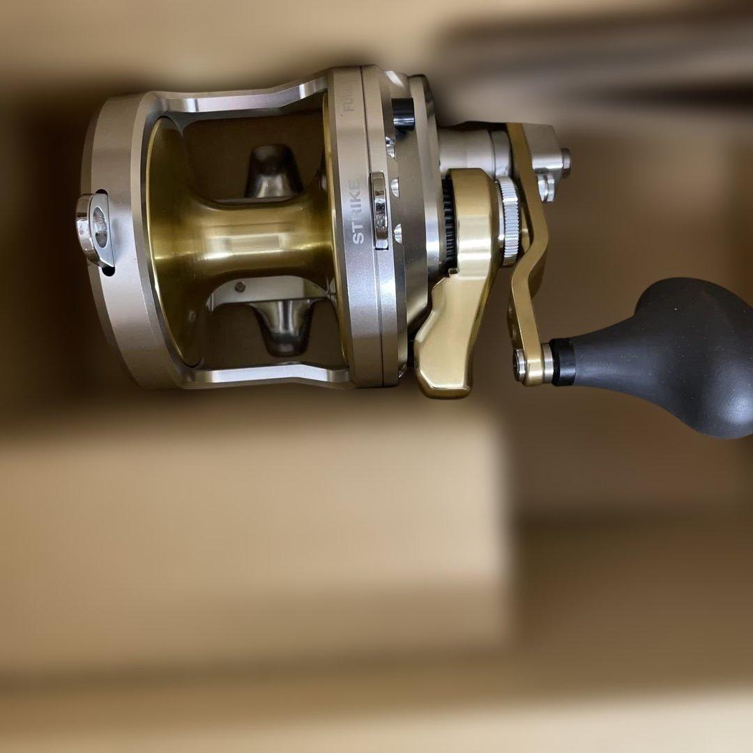 261319 シマノ　ベイトリール 13 タリカ 右ハンドル 20II