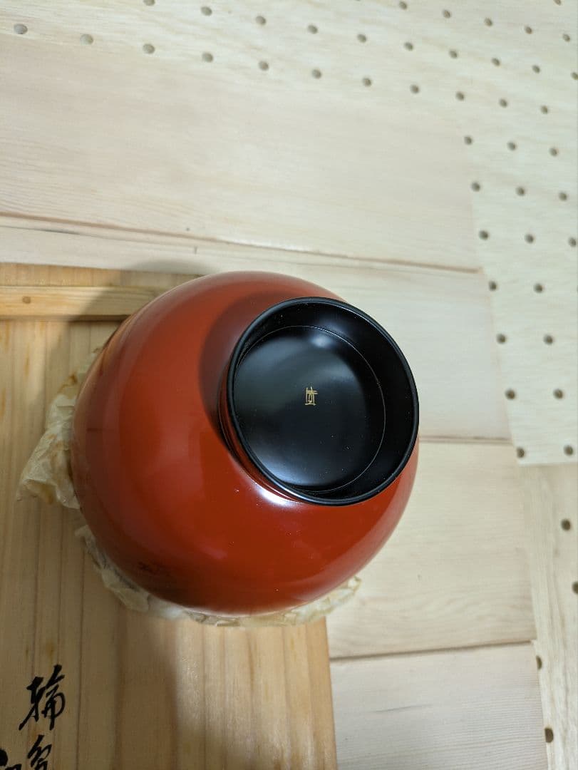 赤いお椀 金色の葉模様　輪島塗　慶塚