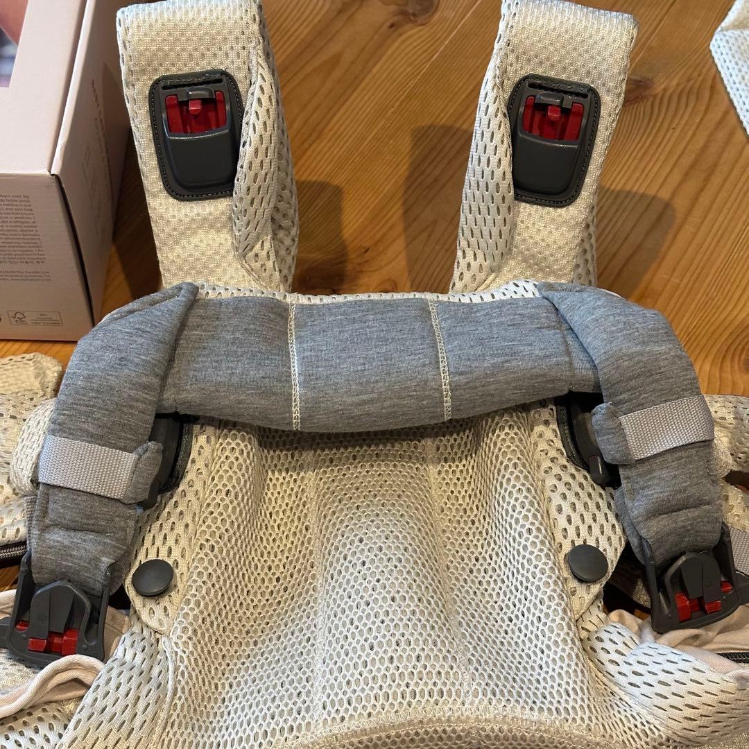 BABYBJÖRN 抱っこ紐 HARMONY メッシュ　ハーモニー　クリーム