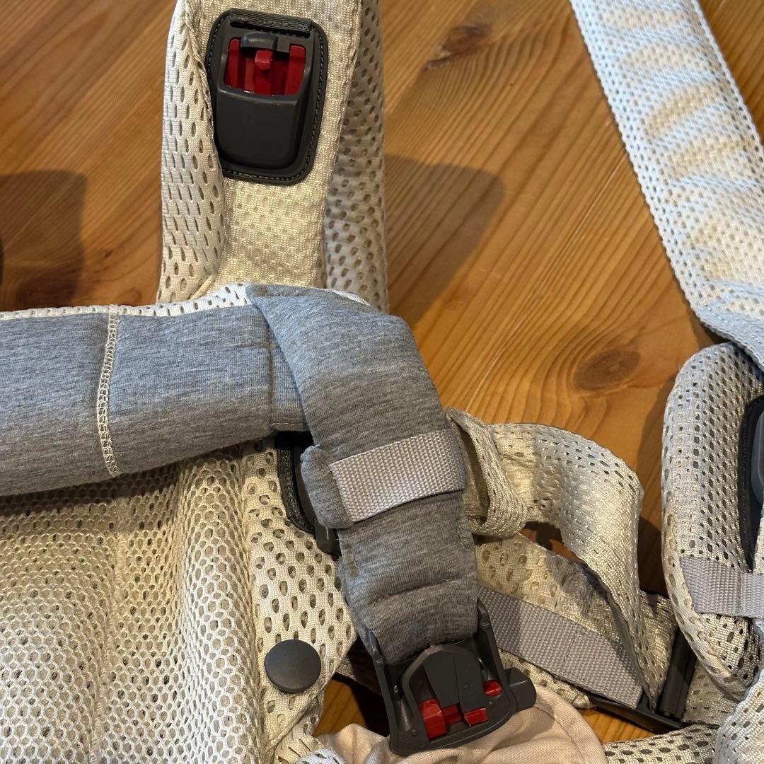 BABYBJÖRN 抱っこ紐 HARMONY メッシュ　ハーモニー　クリーム