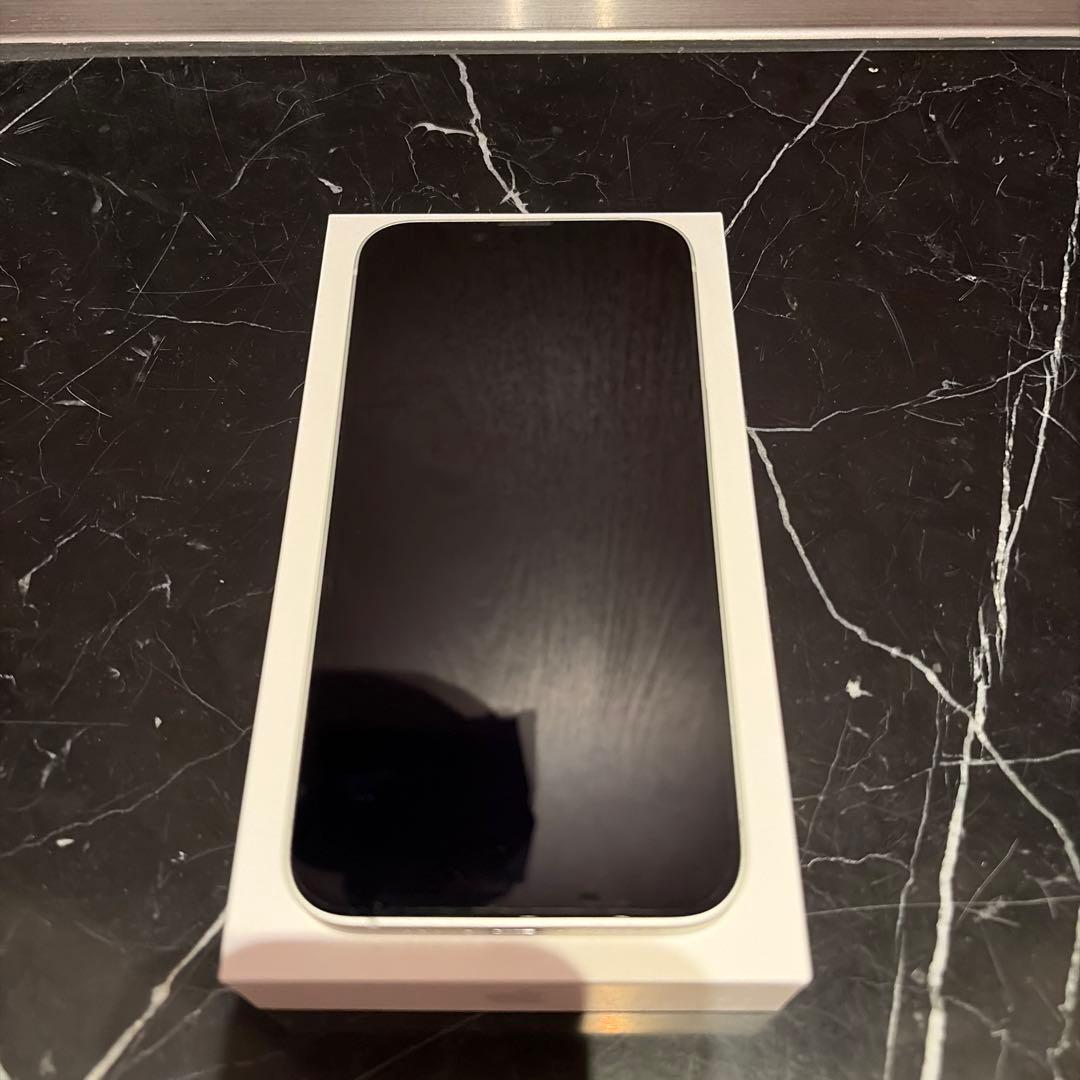 【美品】iPhone16e ホワイト 256GB