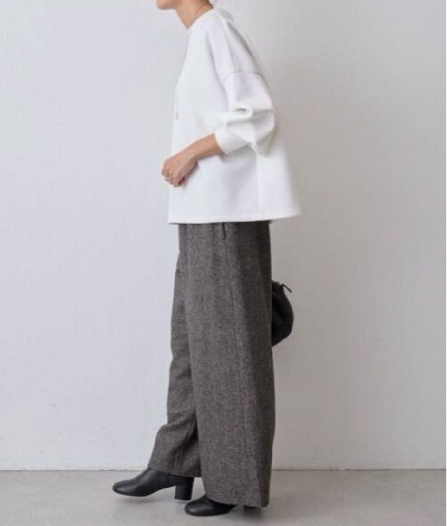 '25A/W 新品タグ付き　ビアズリー ダンボールパフトレーナー　ホワイト　1