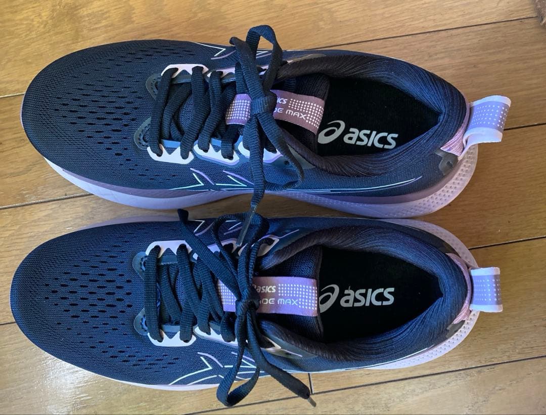 美品ASICS レディースランニングシューズ グライドライドマックス 24cm