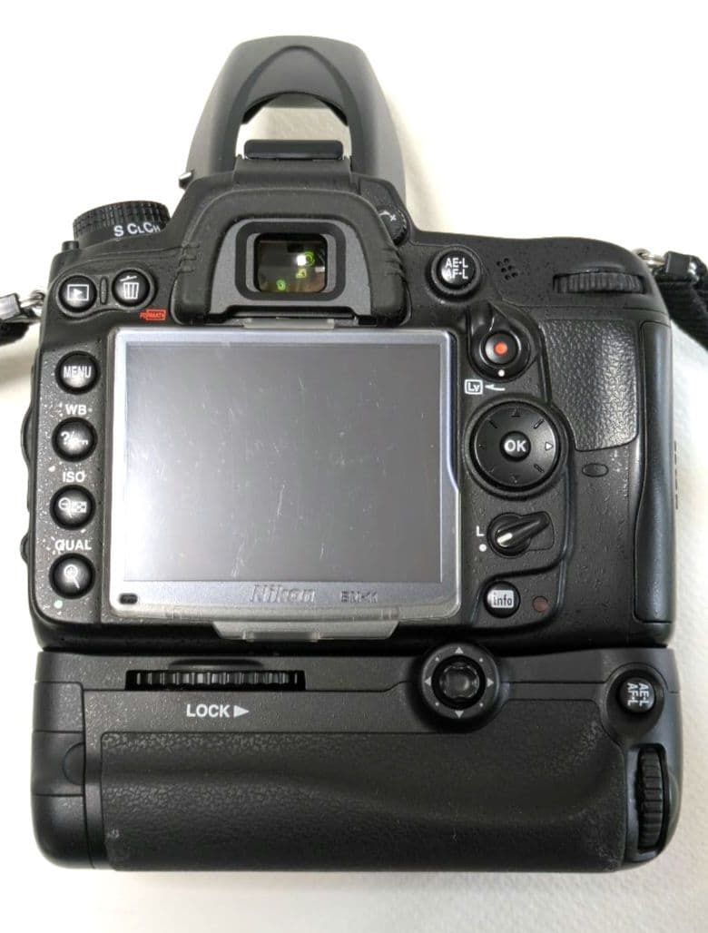 ニコンD7000ボディ 純正バッテリーグリップ(MB-D11)付き 防湿庫保管